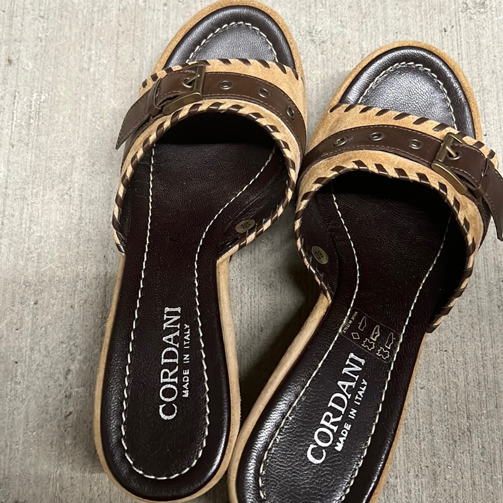 Cordani made in Italy size 9 beige/brown slides good condition